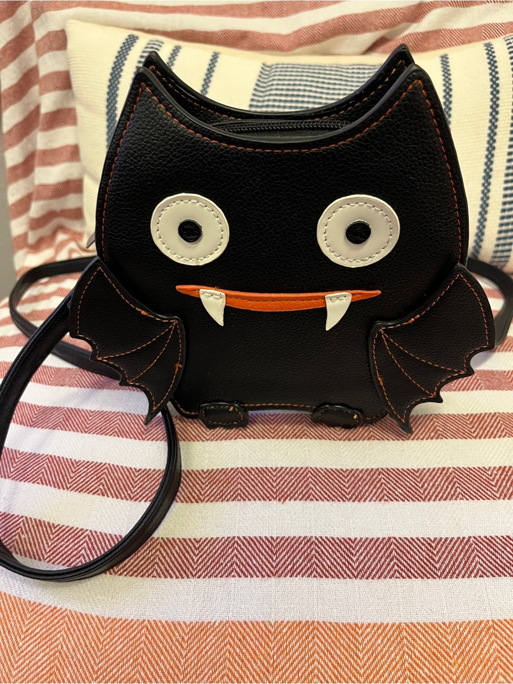 Sleepyville critters small Black Bat Crossbody Bag Halloween with zipper purse - Picture 3 of 14
